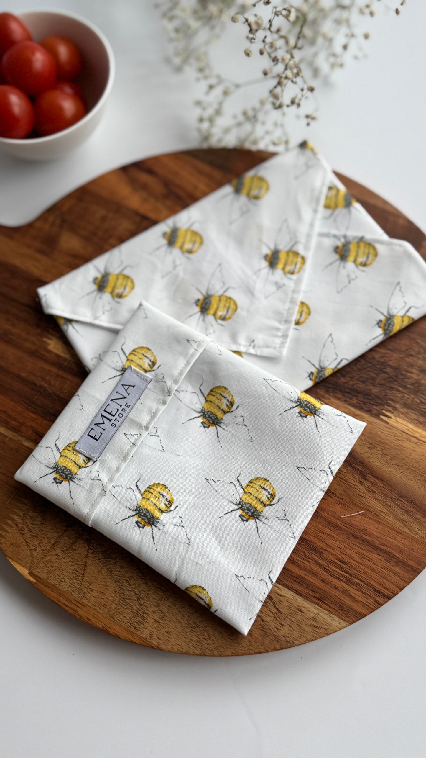 Bee Print Reusable Sandwich & Snack Pouch – Beige