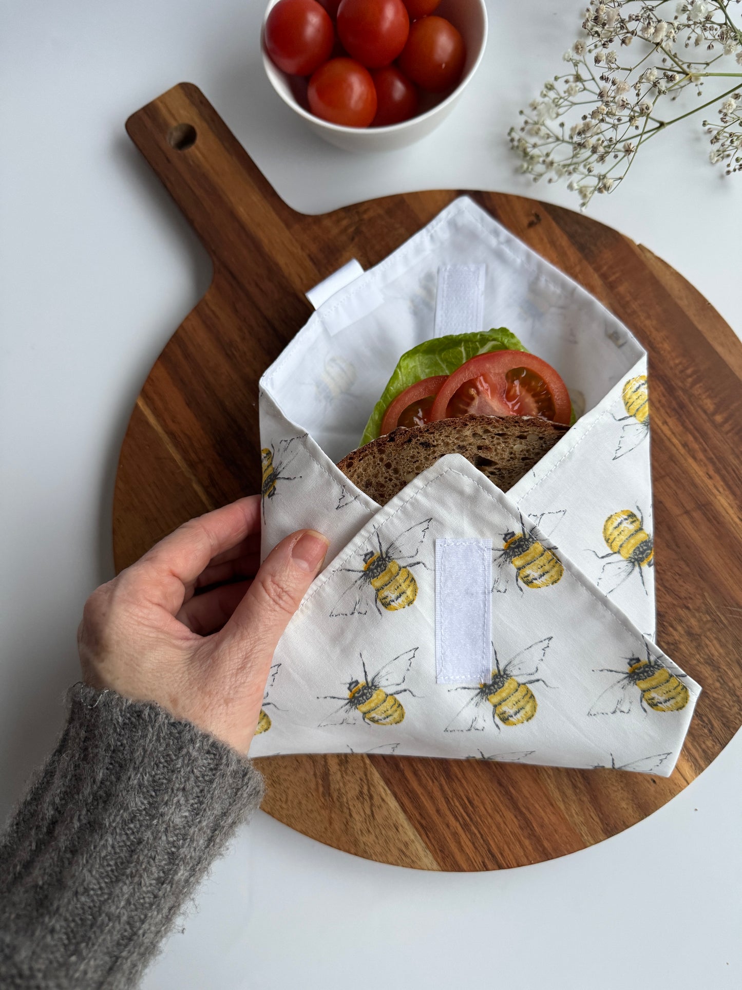 Bee Print Reusable Sandwich & Snack Pouch – Beige