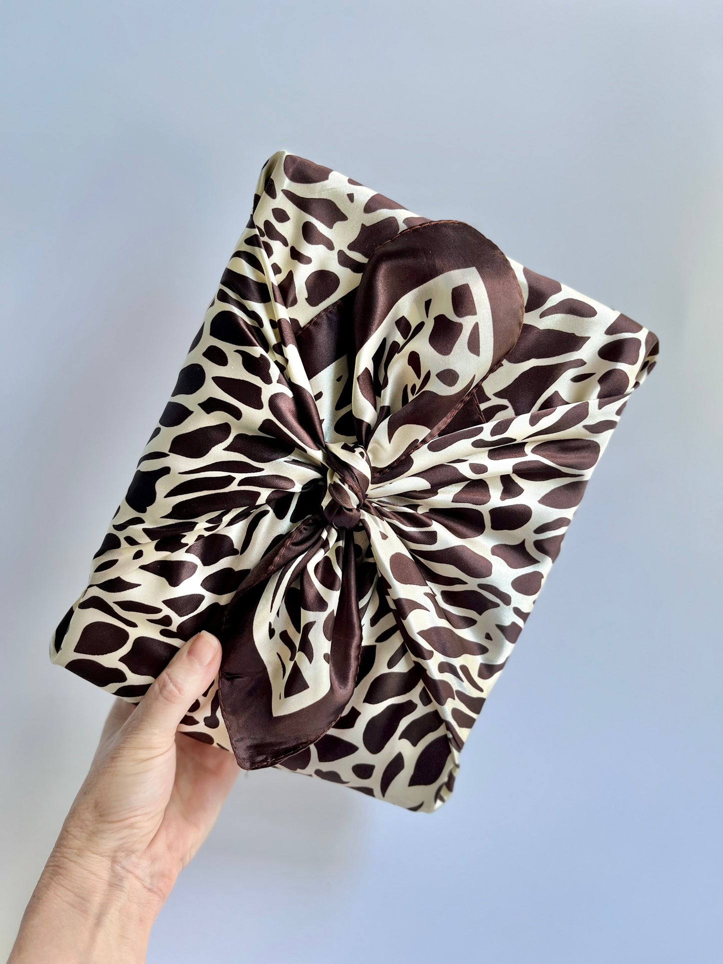 Furoshiki Silk Fabric Gift Wrap ( girafe )