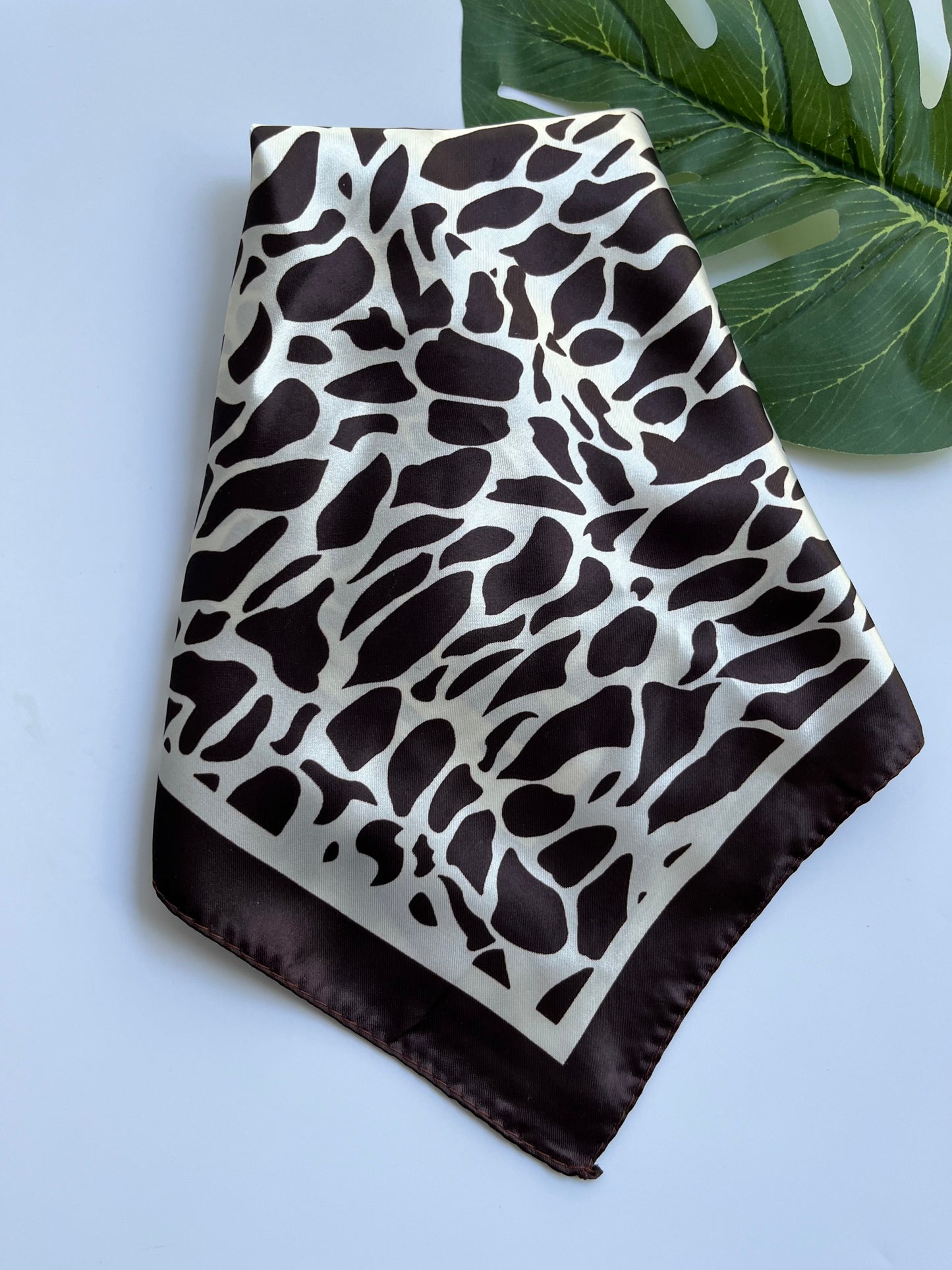 Furoshiki Silk Fabric Gift Wrap ( girafe )
