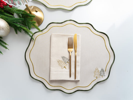 Oval Scallop Placemat - Christmas trees