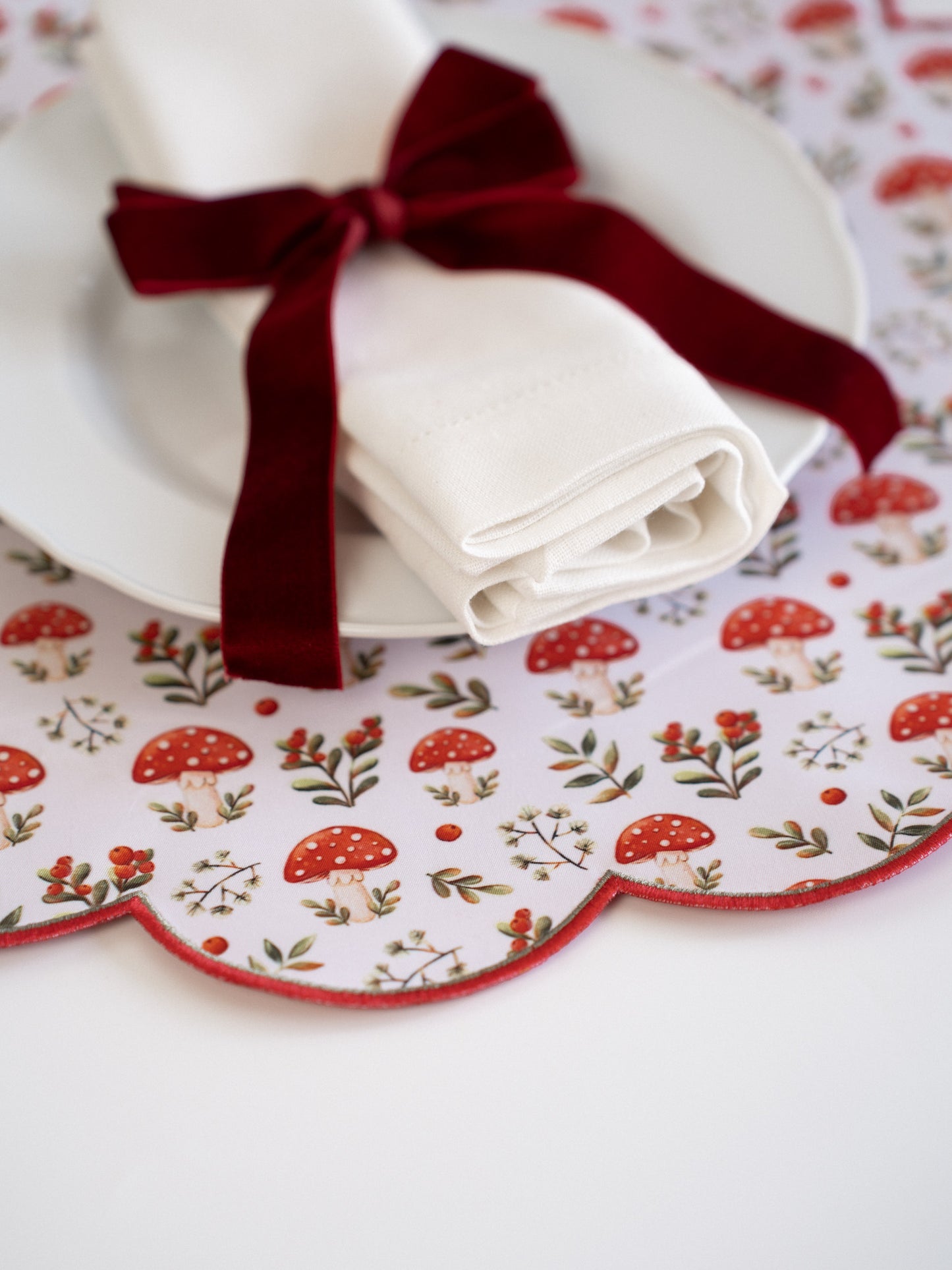 Scalloped Embroidered Placemat – Red Toadstool